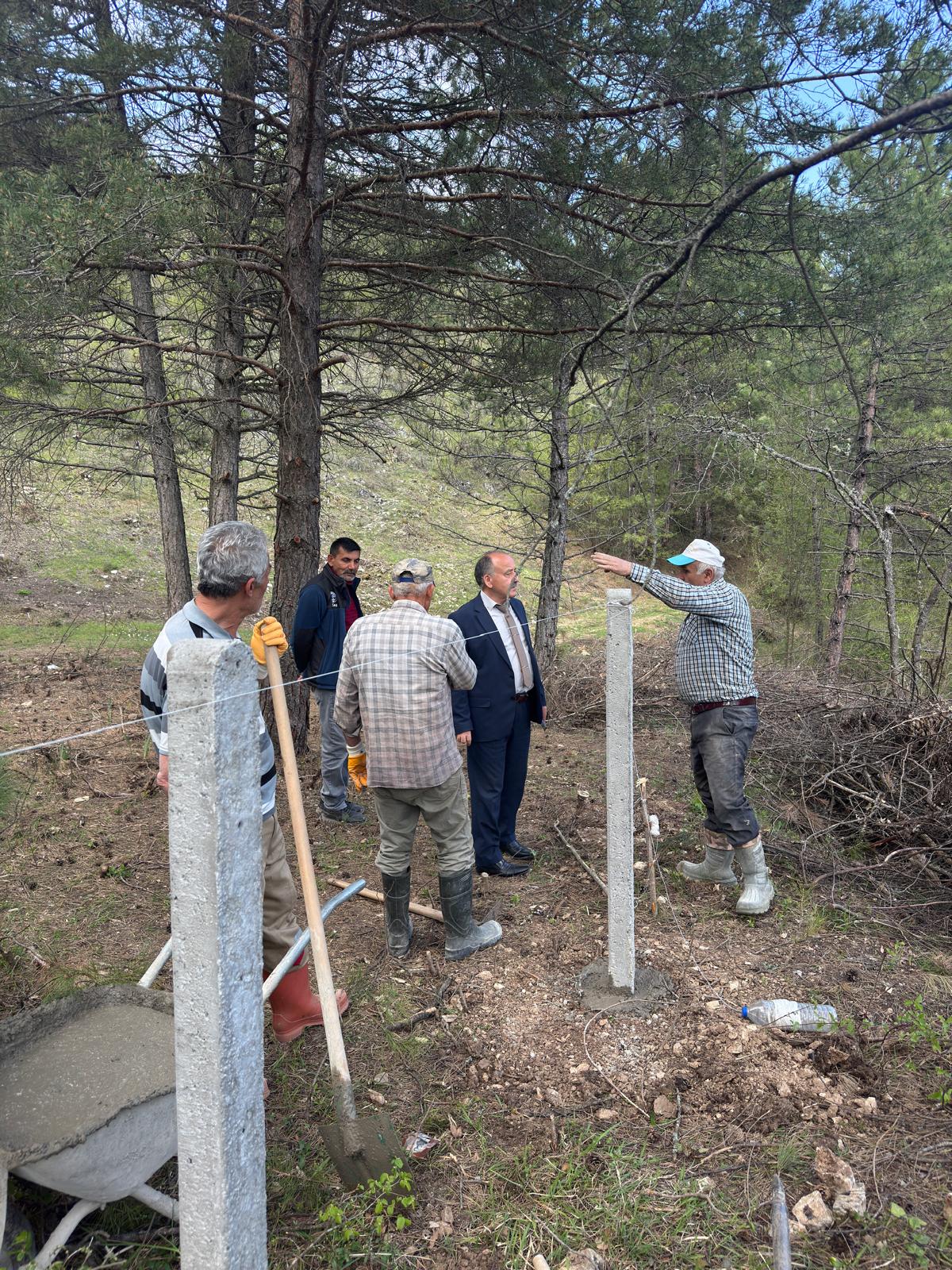 BELDEMİZ MERKEZ MEZARLIĞININ ETRAFINI BETON DİREK VE ÇİTLE ÇEVİRİYORUZ 